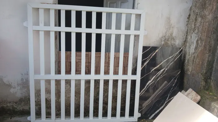 Vende-se grade de aço medindo 1,50 de altura por 1,49 de largura