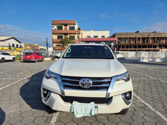 Toyota Hilux SW4 SRX 4X4 2.8 TDI 16V Dies. Aut. 2018