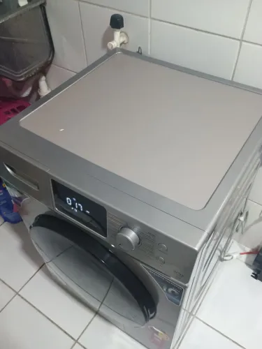 Máquina de lavar lava e seca