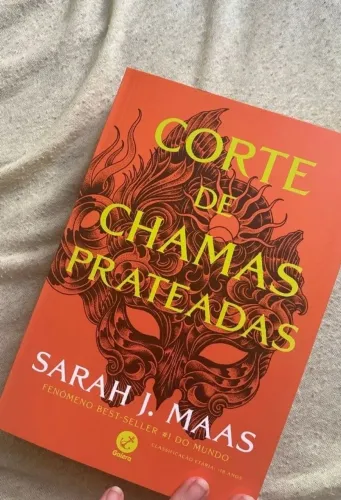LOVRO CORTE DE CHAMAS PRATEADAS SARAH J MAAS