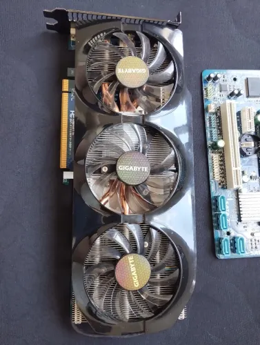 Placa de vídeo Radeon HD 7950 3GB
