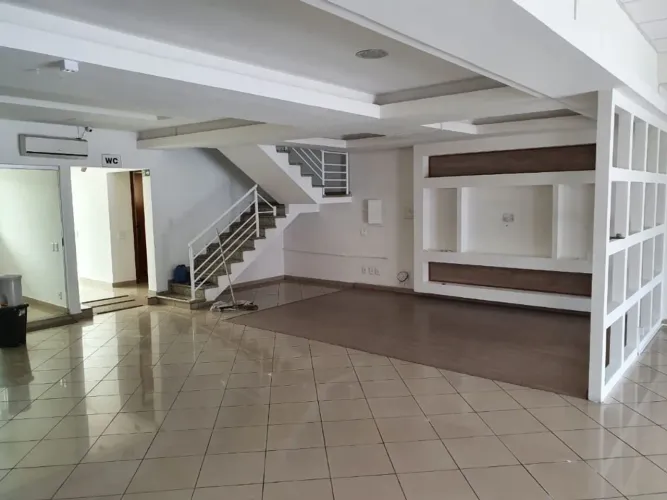 Imóvel comercial em uma das principais avenidas da cidade, de fácil acesso,