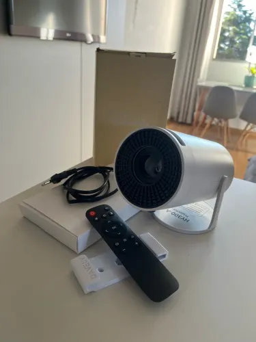 Mini Projetor Davely HY300 4K Android com Wi-Fi e Bluetooth