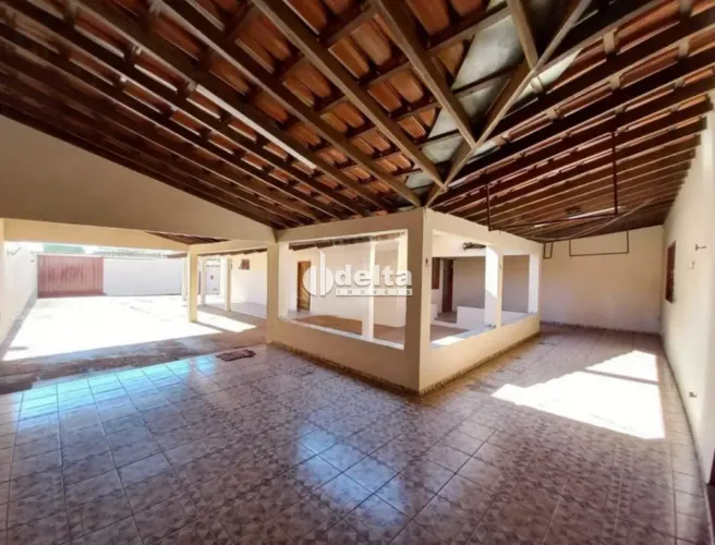 Casa residencial com 5 quartos sendo 1 suíte disponível para locação no bairro Nossa Senho