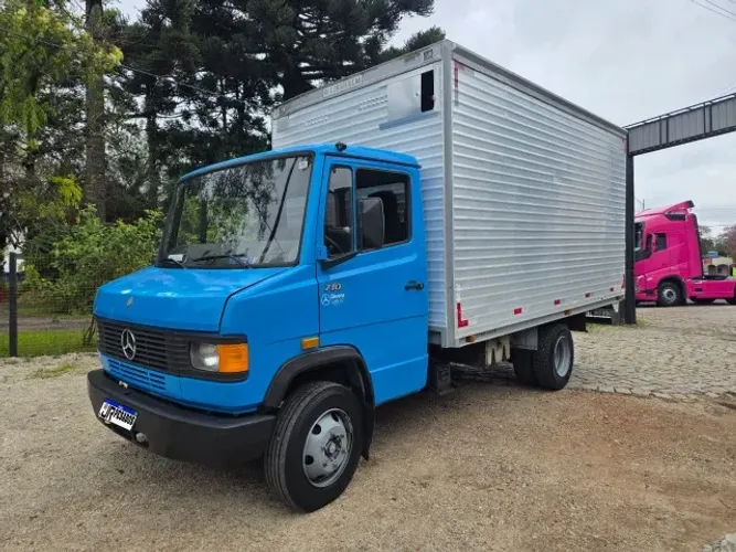 mercedes benz mb 710 3/4 ano 2003 com baú