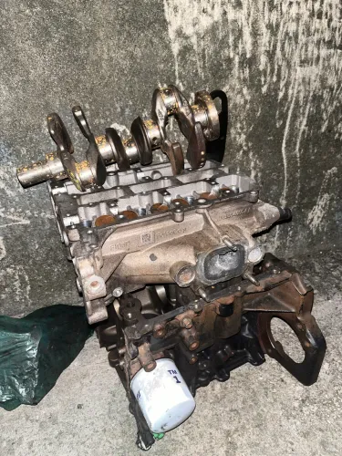 Cabeçote e bloco do motor do Ford ka 3 cilindros 