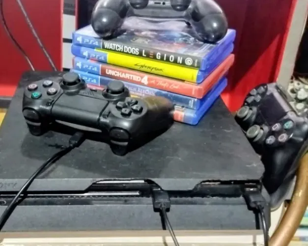 Vendo PS4 usado, funcionando.