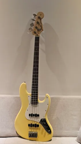 Baixo Fender (squier)