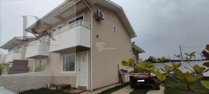 Sobrado para Venda em Palhoça, Pinheira, 2 dormitórios, 2 suítes, 3 banheiros, 4 vagas