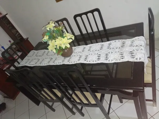 Mesa com 6 cadeiras