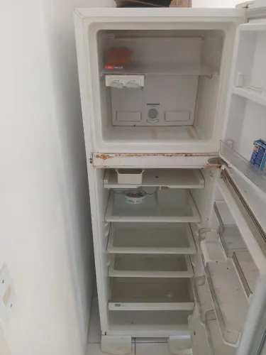 Geladeira 220vlt pra vende logo 