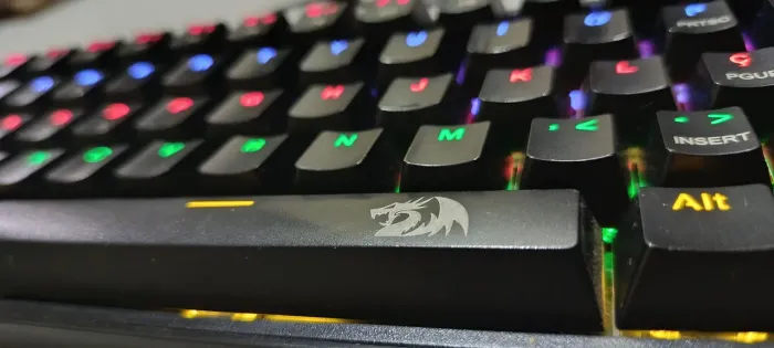 Teclado Gamer Redragon K617 Fizz Rainbow 60% RGB TIPO C