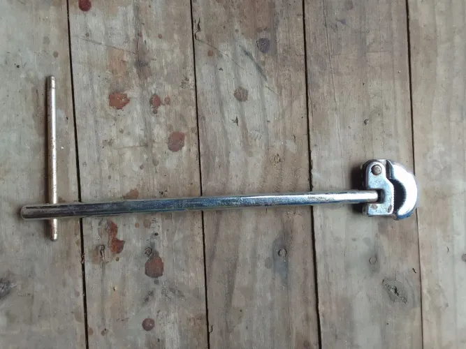 CHAVE GRIFO PARA LAVATÓRIO USADA
