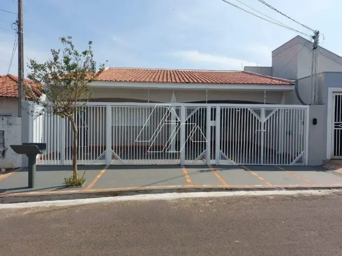 Casa para aluguel, 3 quartos, 1 suíte, 2 vagas, Jardim Continental - Marília/SP