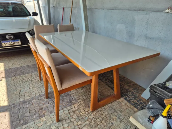 Mesa madeira maciça 8 lugares, para reforma!