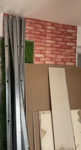 Estrutura metálica de gesso para divisórias