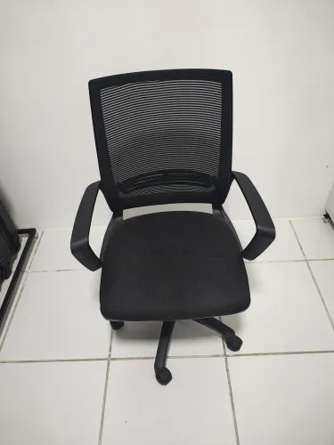 Cadeira escritório reforçada, semi nova, R$300