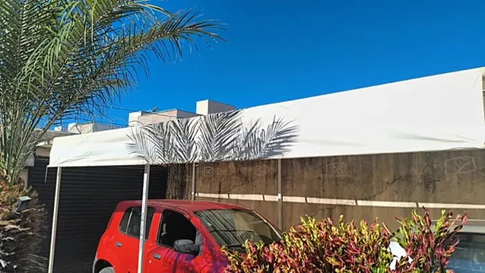 Garagem de estrutura de ferro