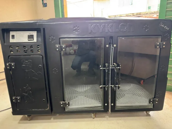 Vende-se uma cabine de secagem/estufa secadora para pets