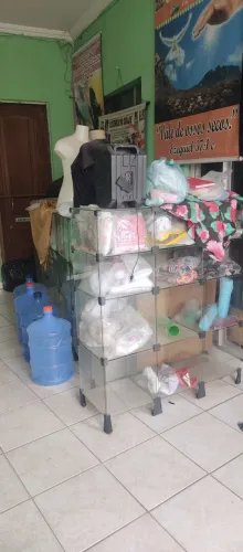 Loja completa para ser instalada com máquinas, utensílios e estoque.