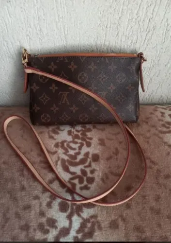 ?Bolsa Inspiração Louis Vuitton Monograma Com Alça e Corrente