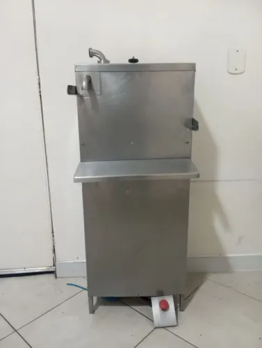 Envasadora de calda para forma de picolé