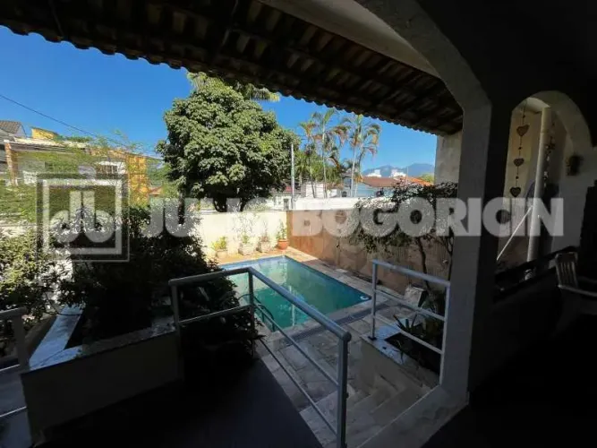 Casa em Condomínio Com Piscina / Residencial / Taquara