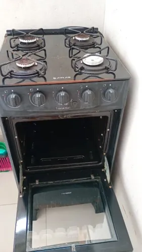 Um fogão semi novo