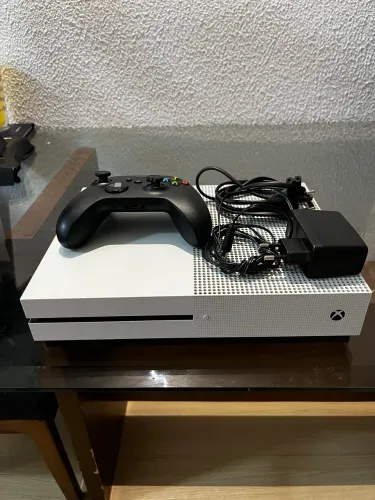 XBOX ONE 1 TERABYTE EM ÓTIMO ESTADO