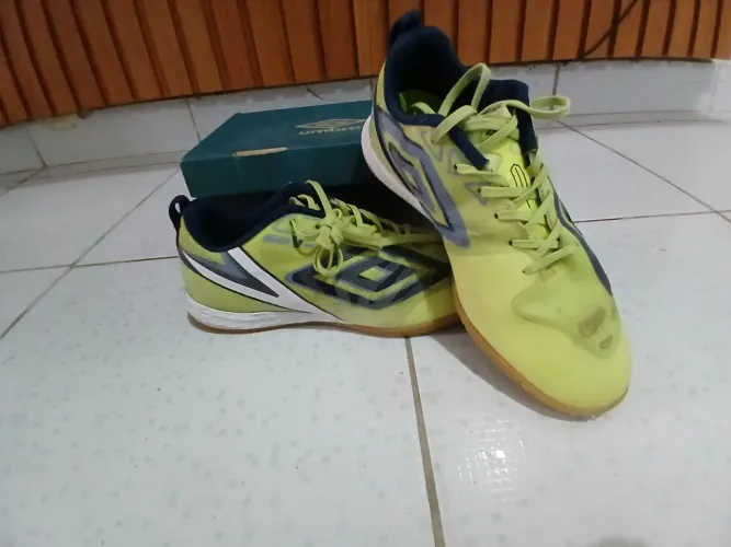 IMPERDÍVEL! Umbro sala v pro bump futsal, preço de desapego! Com Um brinde incluso!!