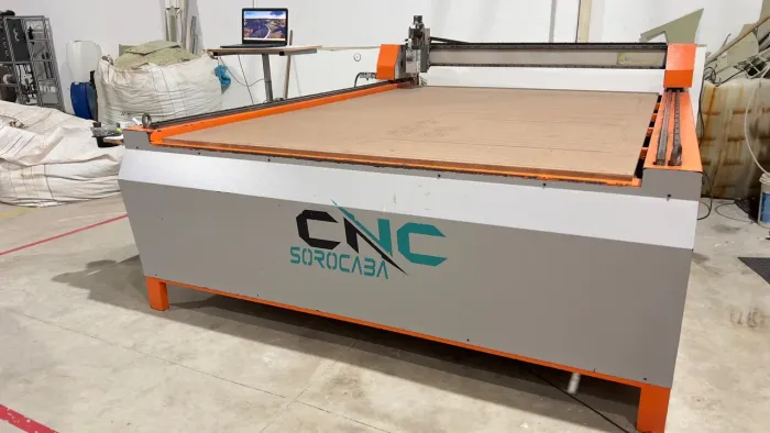 Router CNC 2700mm x 1650mm de área útil