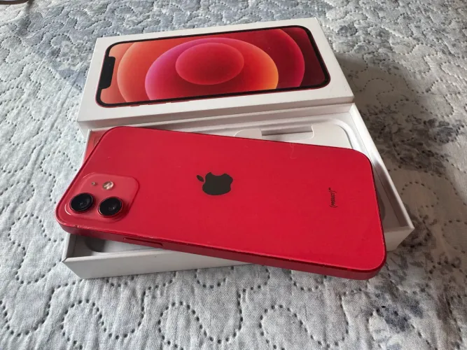 iPhone 12 vermelho 