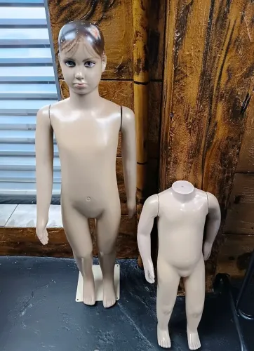 Manequim infantil usado