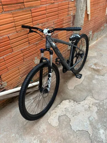 vende-se bicicleta ksw aro 29