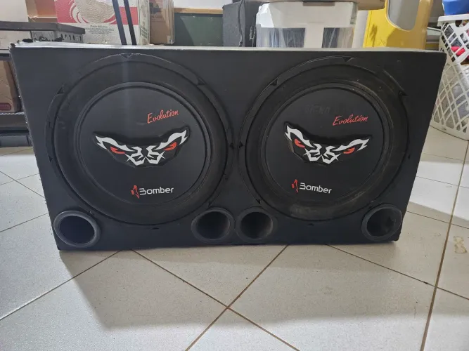 Subwoofer Bicho Papão 700rms cada. 
