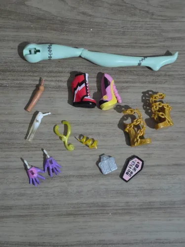 Lote de acessorios monster high variados