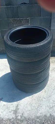 Jogo de pneus 205 40 R18