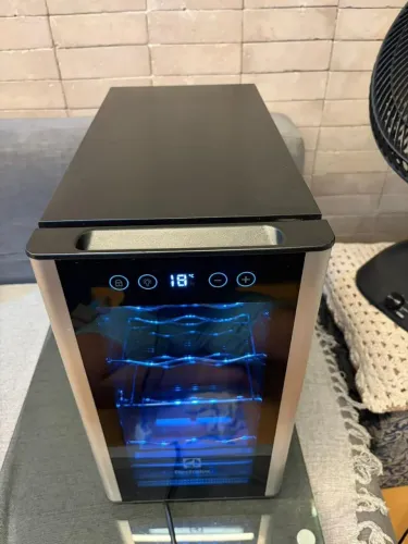 Adega Electrolux 8 garrafas com led