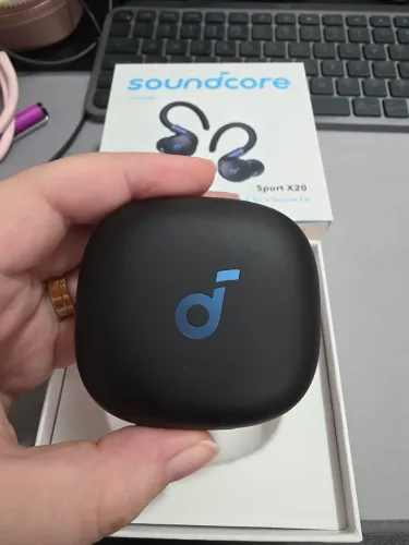 Fone de ouvido na cor preta sport X20 Anker IP68 para treinos e corridas