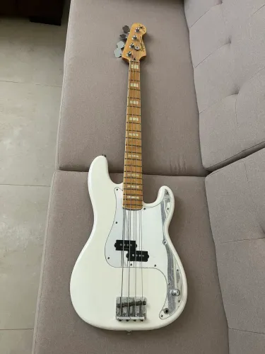 Contrabaixo Fender Squier Precision Bass 4 cordas