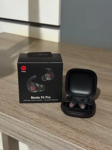 Beats Fit Pro preto completo com caixa e acessórios