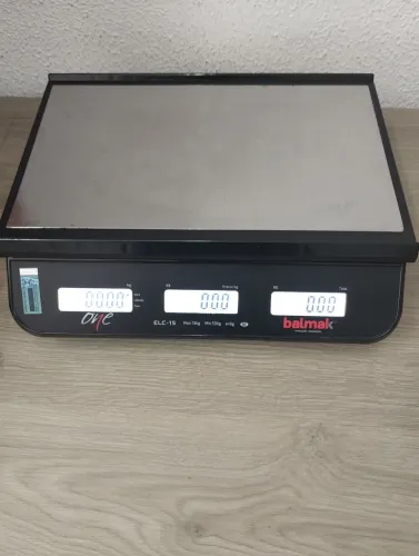 Balança digital balmak 15 kilos semi nova