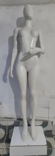 Manequim com Arara