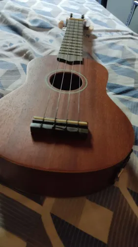 Ukulele acústico soprano Vogga VUK306 MH