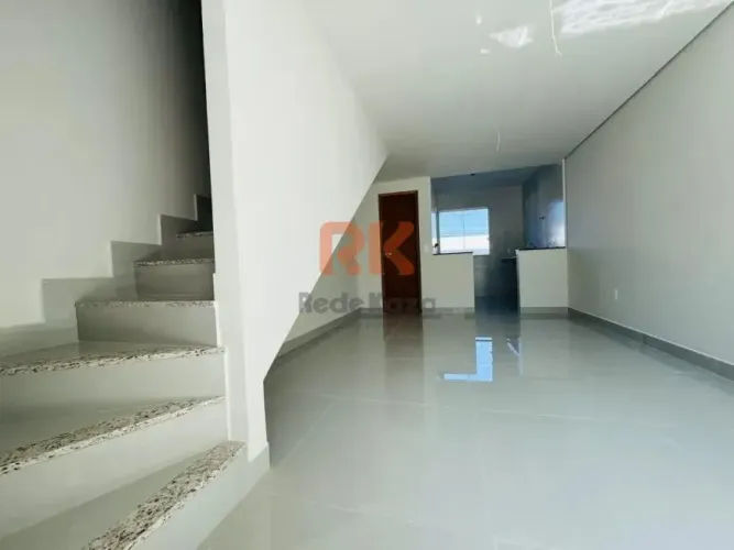 Casa geminada com 2 suítes, 2 vagas e quintal espaçoso Bairro Rio Branco BH