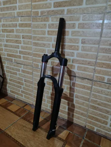 Vende-se suspensão e par de aros