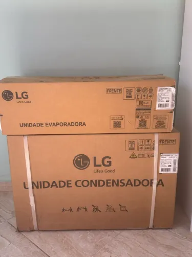 Ar condicionado LG 9000 BTU?s Frio/Quente. Na caixa, sem uso. Com IA e comando de voz
