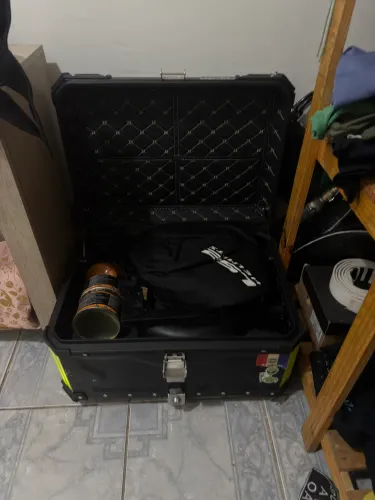 BAÚ 65L de alumínio universal para moto