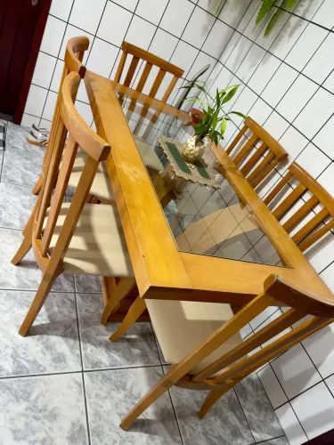 Mesa madeira com 6 cadeiras