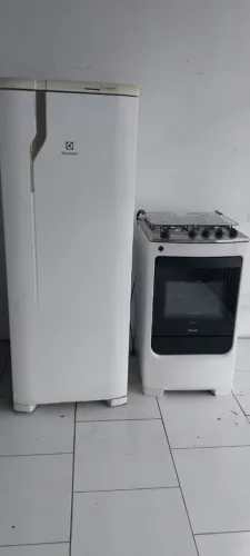 Geladeira + fogão semi novos ENTREGO